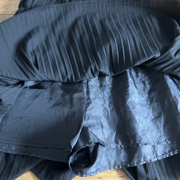 ZARA Black Pleated Mini Skirt Paperbag Elastic waistband w/shorts underneath S - Picture 6 of 11